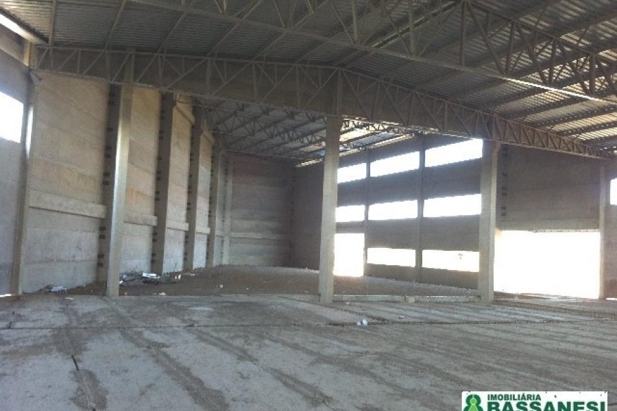 Pavilhão com 5751m², no bairro Santa Fé em Caxias do Sul para Alugar