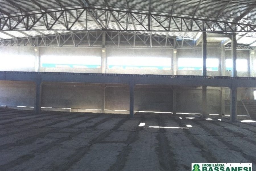Pavilhão com 5751m², no bairro Santa Fé em Caxias do Sul para Alugar