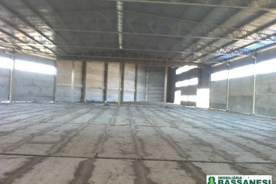 Pavilhão com 5751m², no bairro Santa Fé em Caxias do Sul para Alugar