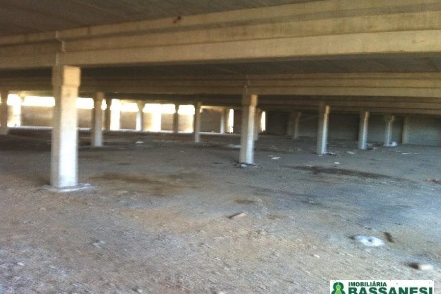 Pavilhão com 5751m², no bairro Santa Fé em Caxias do Sul para Alugar