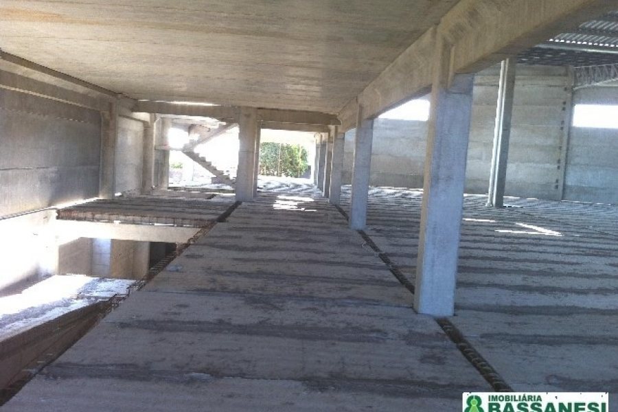 Pavilhão com 5751m², no bairro Santa Fé em Caxias do Sul para Alugar