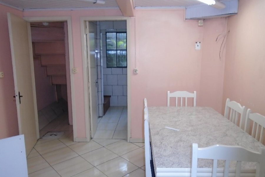 Sobrado Mobiliado com 70m², 2 dormitórios, 1 vaga, no bairro Marechal Floriano em Caxias do Sul para Alugar