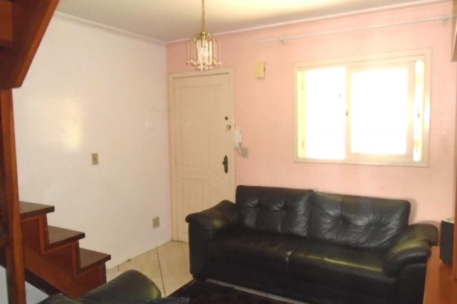 Sobrado Mobiliado com 70m², 2 dormitórios, 1 vaga, no bairro Marechal Floriano em Caxias do Sul para Alugar