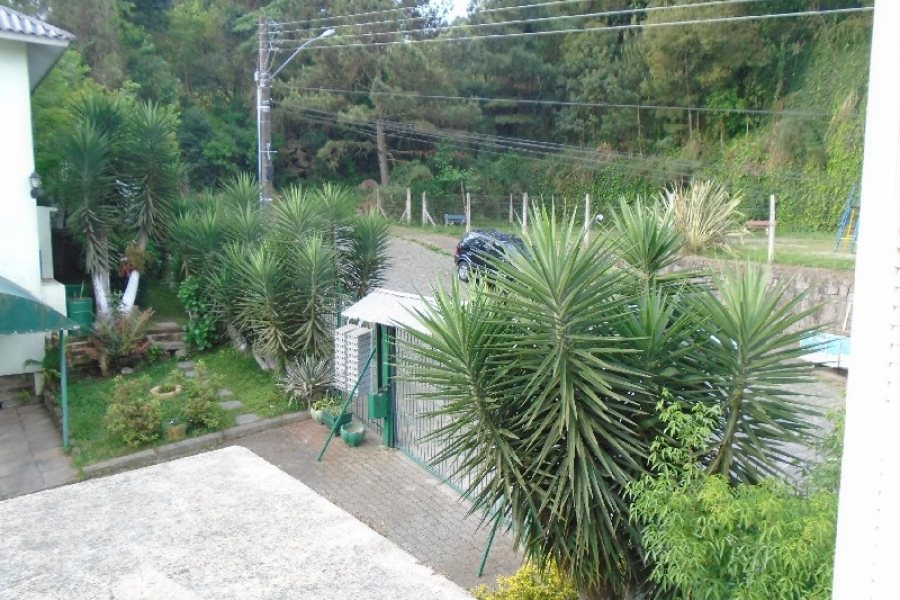 Sobrado Mobiliado com 70m², 2 dormitórios, 1 vaga, no bairro Marechal Floriano em Caxias do Sul para Alugar