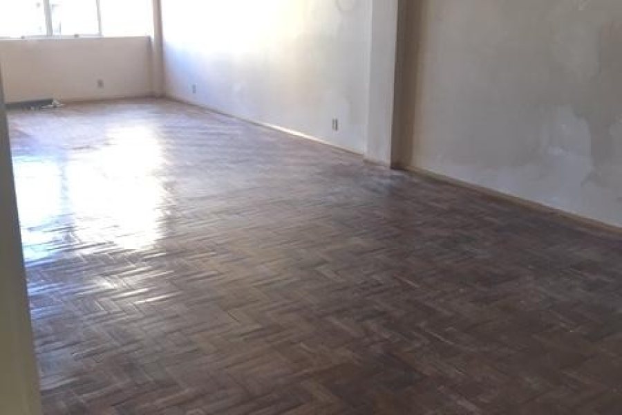 Sala com 60m², no bairro Centro em Caxias do Sul para Alugar ou Comprar