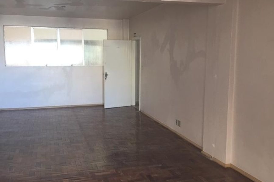 Sala com 60m², no bairro Centro em Caxias do Sul para Alugar ou Comprar