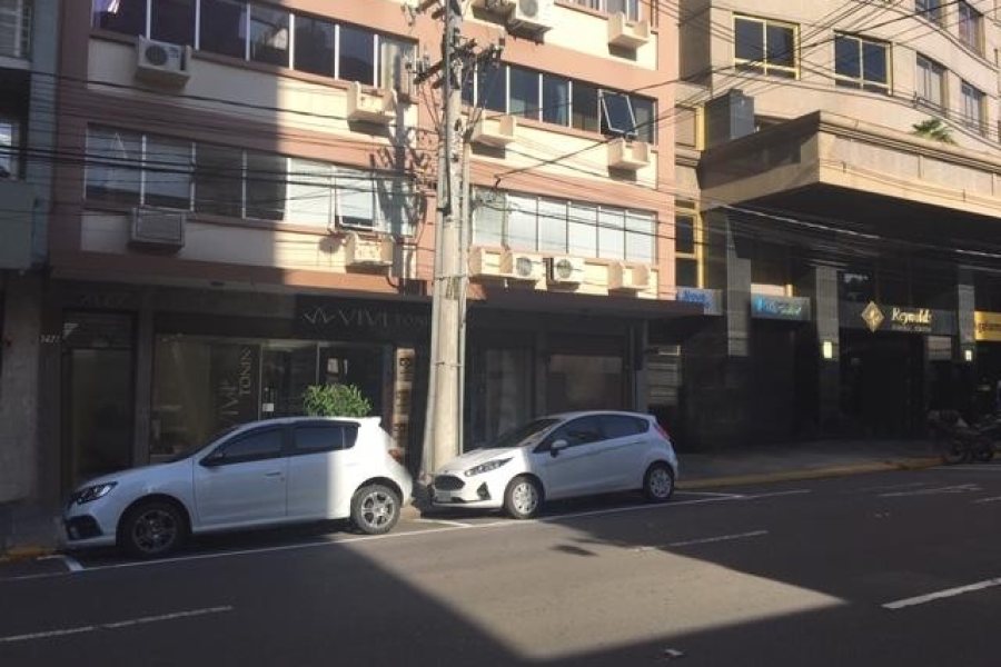 Sala com 60m², no bairro Centro em Caxias do Sul para Alugar ou Comprar
