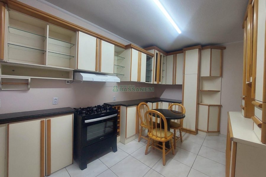Apto Mobiliado com 130m², 4 dormitórios, 1 vaga, no bairro Centro em Caxias do Sul para Alugar