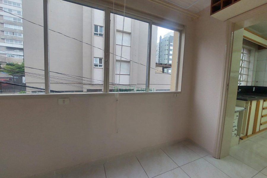 Apto Mobiliado com 130m², 4 dormitórios, 1 vaga, no bairro Centro em Caxias do Sul para Alugar