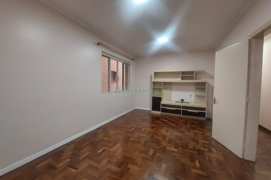 Apto Mobiliado com 130m², 4 dormitórios, 1 vaga, no bairro Centro em Caxias do Sul para Alugar