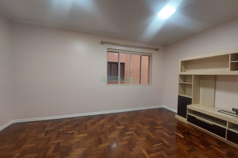 Apto Mobiliado com 130m², 4 dormitórios, 1 vaga, no bairro Centro em Caxias do Sul para Alugar