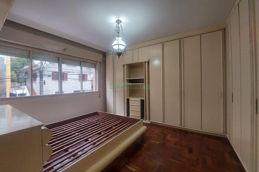 Apto Mobiliado com 130m², 4 dormitórios, 1 vaga, no bairro Centro em Caxias do Sul para Alugar
