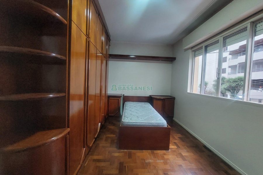 Apto Mobiliado com 130m², 4 dormitórios, 1 vaga, no bairro Centro em Caxias do Sul para Alugar