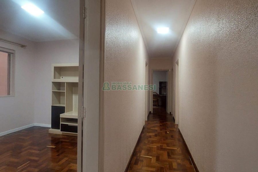 Apto Mobiliado com 130m², 4 dormitórios, 1 vaga, no bairro Centro em Caxias do Sul para Alugar