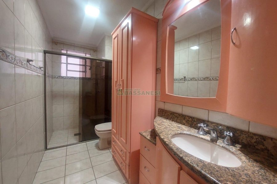 Apto Mobiliado com 130m², 4 dormitórios, 1 vaga, no bairro Centro em Caxias do Sul para Alugar