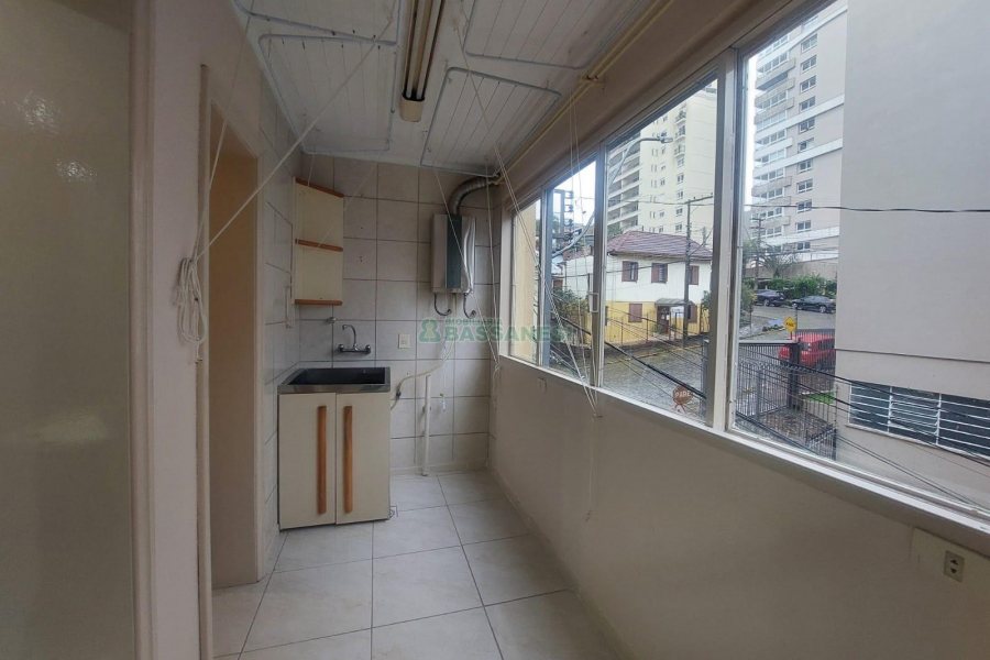 Apto Mobiliado com 130m², 4 dormitórios, 1 vaga, no bairro Centro em Caxias do Sul para Alugar