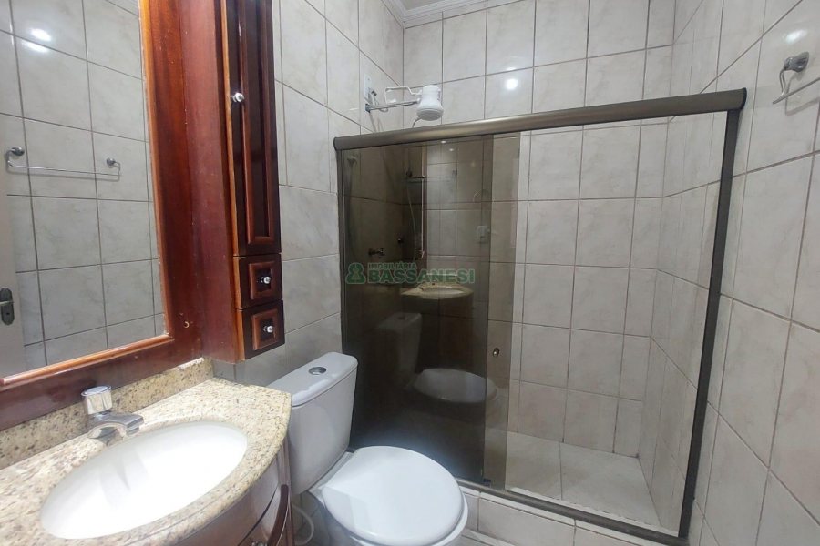 Apto Mobiliado com 130m², 4 dormitórios, 1 vaga, no bairro Centro em Caxias do Sul para Alugar
