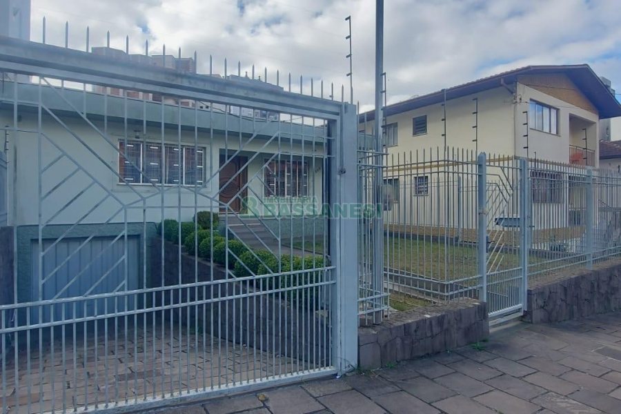 Casa com 180m², 4 dormitórios, 1 vaga, no bairro Sagrada Família em Caxias do Sul para Alugar