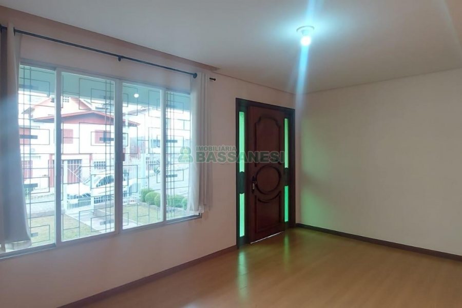 Casa com 180m², 4 dormitórios, 1 vaga, no bairro Sagrada Família em Caxias do Sul para Alugar
