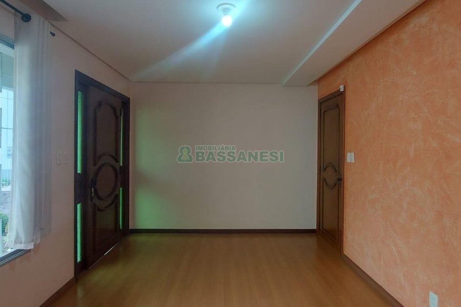 Casa com 180m², 4 dormitórios, 1 vaga, no bairro Sagrada Família em Caxias do Sul para Alugar