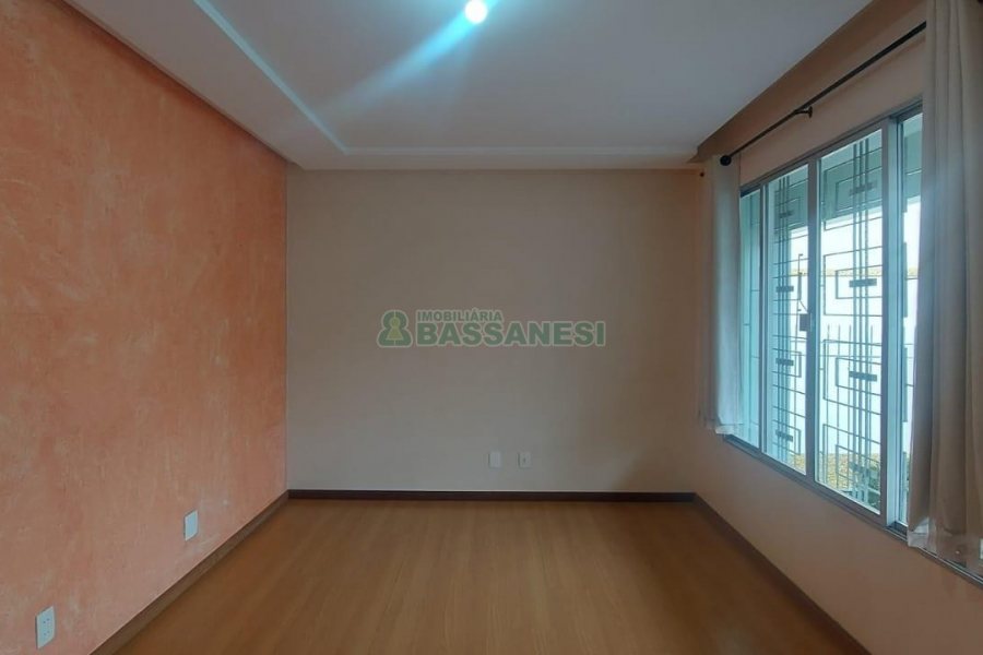 Casa com 180m², 4 dormitórios, 1 vaga, no bairro Sagrada Família em Caxias do Sul para Alugar