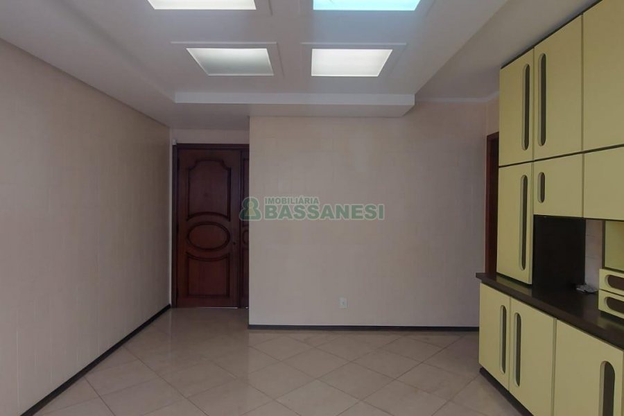 Casa com 180m², 4 dormitórios, 1 vaga, no bairro Sagrada Família em Caxias do Sul para Alugar