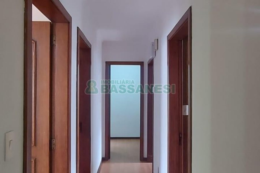 Casa com 180m², 4 dormitórios, 1 vaga, no bairro Sagrada Família em Caxias do Sul para Alugar