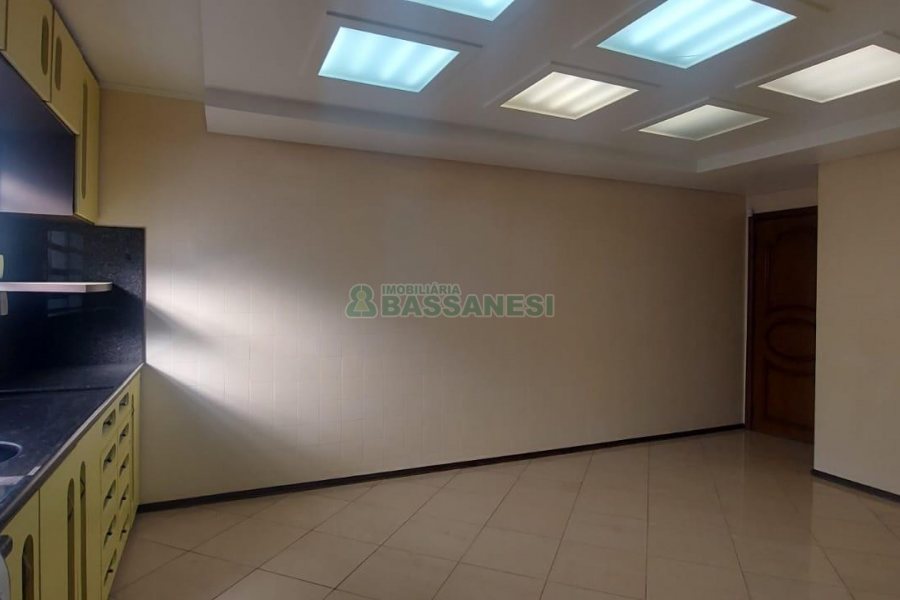 Casa com 180m², 4 dormitórios, 1 vaga, no bairro Sagrada Família em Caxias do Sul para Alugar