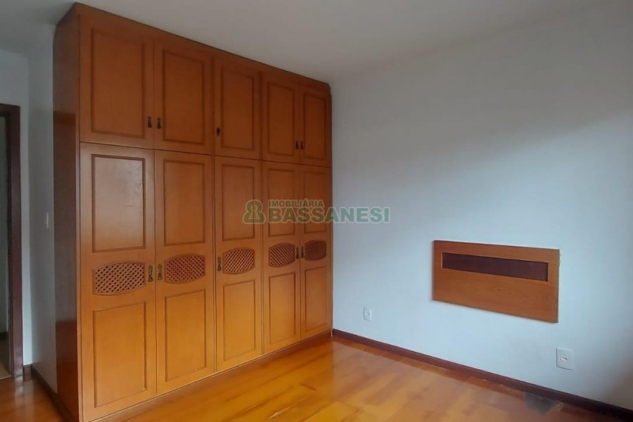 Casa com 180m², 4 dormitórios, 1 vaga, no bairro Sagrada Família em Caxias do Sul para Alugar