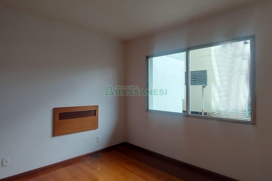Casa com 180m², 4 dormitórios, 1 vaga, no bairro Sagrada Família em Caxias do Sul para Alugar