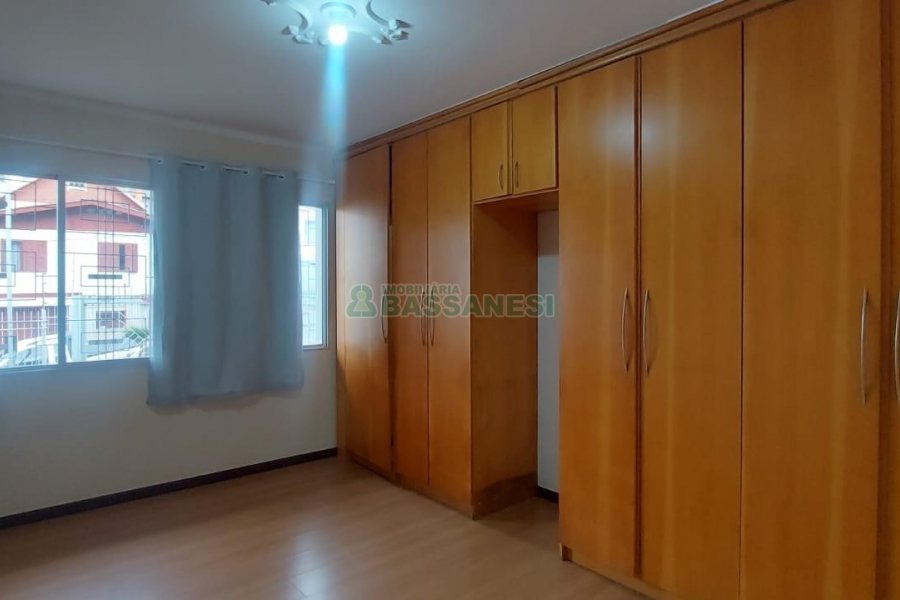 Casa com 180m², 4 dormitórios, 1 vaga, no bairro Sagrada Família em Caxias do Sul para Alugar