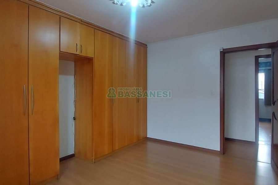 Casa com 180m², 4 dormitórios, 1 vaga, no bairro Sagrada Família em Caxias do Sul para Alugar