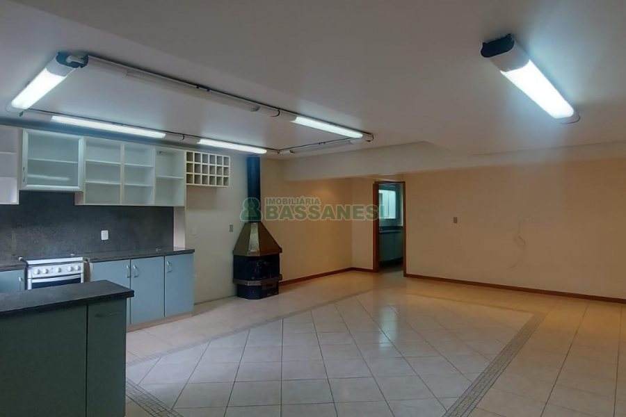 Casa com 180m², 4 dormitórios, 1 vaga, no bairro Sagrada Família em Caxias do Sul para Alugar