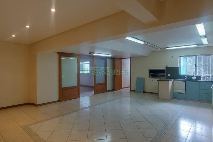 Casa com 180m², 4 dormitórios, 1 vaga, no bairro Sagrada Família em Caxias do Sul para Alugar