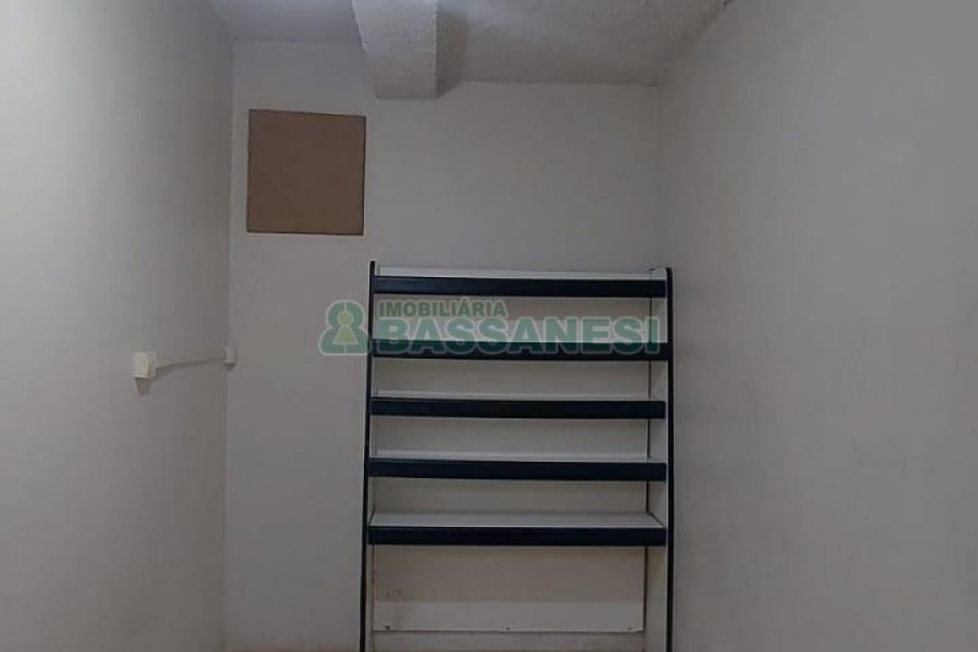 Casa com 180m², 4 dormitórios, 1 vaga, no bairro Sagrada Família em Caxias do Sul para Alugar