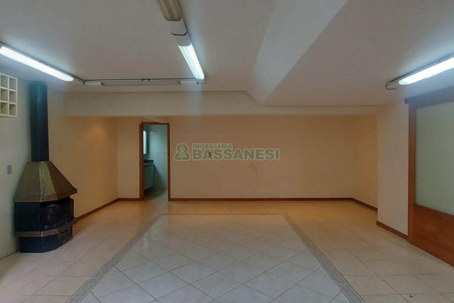 Casa com 180m², 4 dormitórios, 1 vaga, no bairro Sagrada Família em Caxias do Sul para Alugar