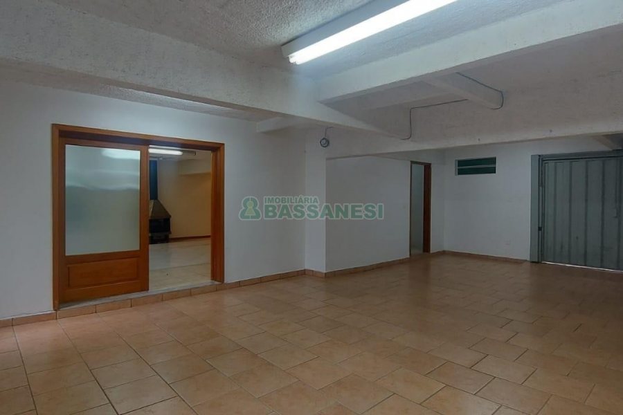 Casa com 180m², 4 dormitórios, 1 vaga, no bairro Sagrada Família em Caxias do Sul para Alugar