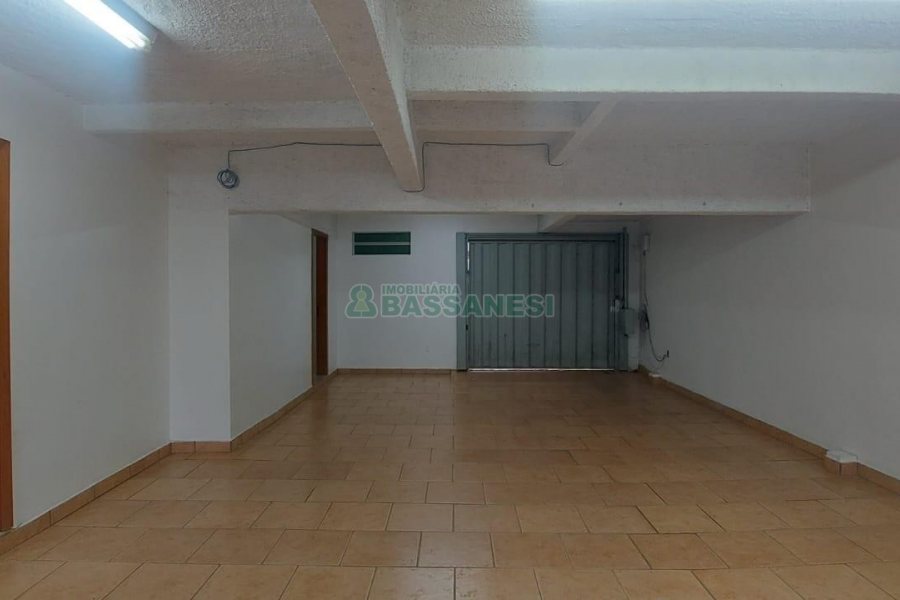 Casa com 180m², 4 dormitórios, 1 vaga, no bairro Sagrada Família em Caxias do Sul para Alugar