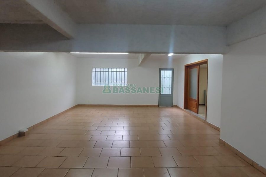 Casa com 180m², 4 dormitórios, 1 vaga, no bairro Sagrada Família em Caxias do Sul para Alugar