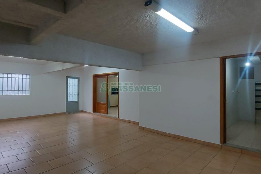 Casa com 180m², 4 dormitórios, 1 vaga, no bairro Sagrada Família em Caxias do Sul para Alugar