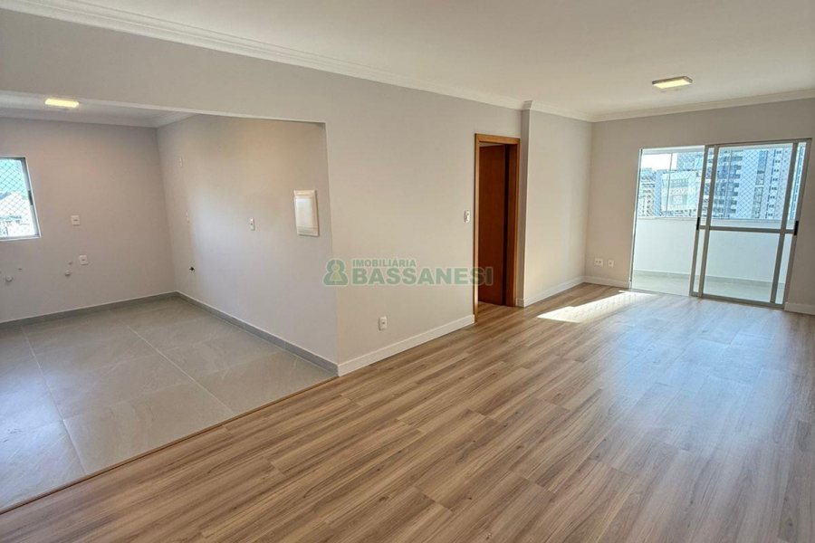 Apartamento com 94m², 3 dormitórios, 2 vagas, no bairro Rio Branco em Caxias do Sul para Comprar