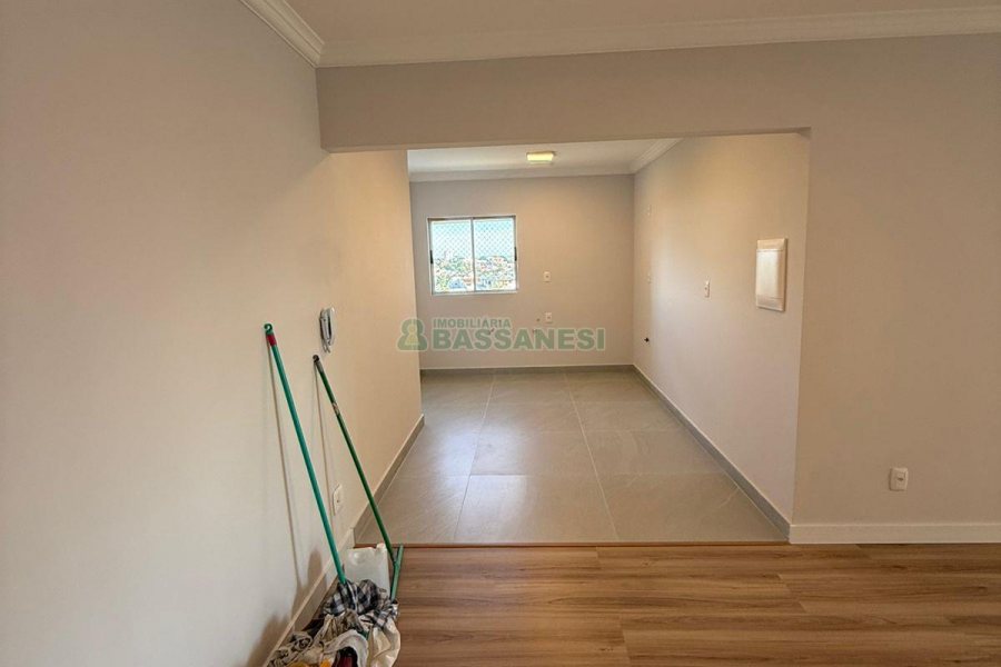 Apartamento com 94m², 3 dormitórios, 2 vagas, no bairro Rio Branco em Caxias do Sul para Comprar