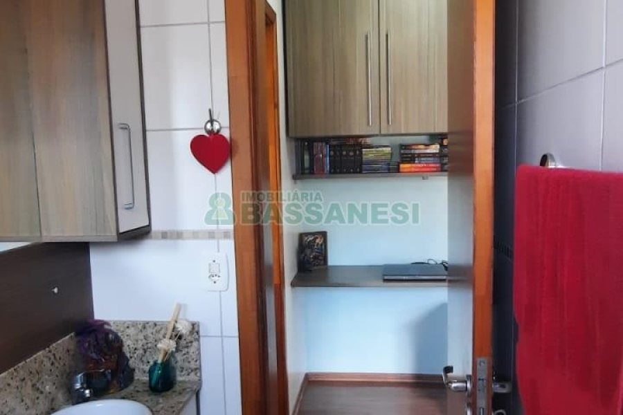 Apartamento com 49m², 2 dormitórios, 1 vaga, no bairro Morada dos Alpes em Caxias do Sul para Comprar