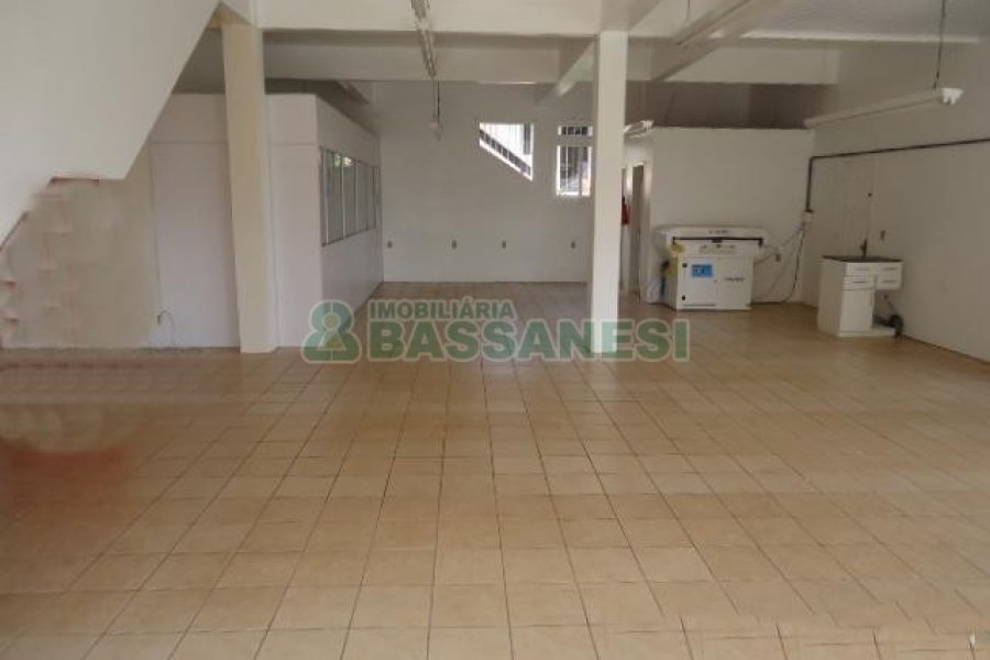 Loja com 126m², no bairro Vinhedos em Caxias do Sul para Alugar