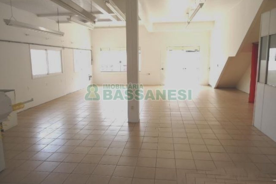 Loja com 126m², no bairro Vinhedos em Caxias do Sul para Alugar