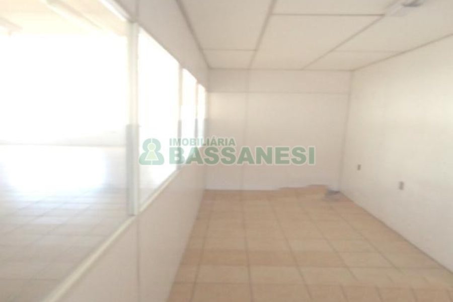 Loja com 126m², no bairro Vinhedos em Caxias do Sul para Alugar