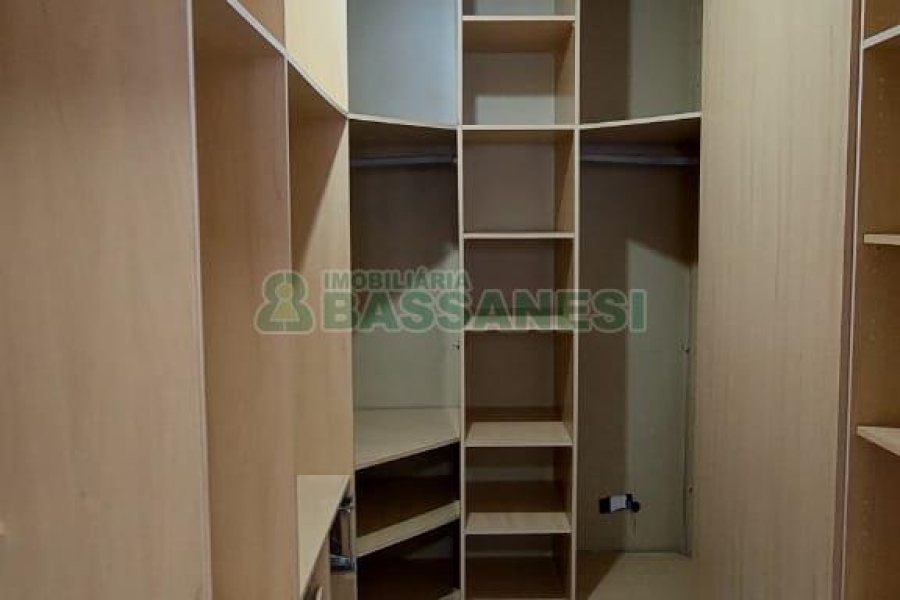 Apartamento com 141m², 3 dormitórios, 1 vaga, no bairro Centro em Caxias do Sul para Comprar