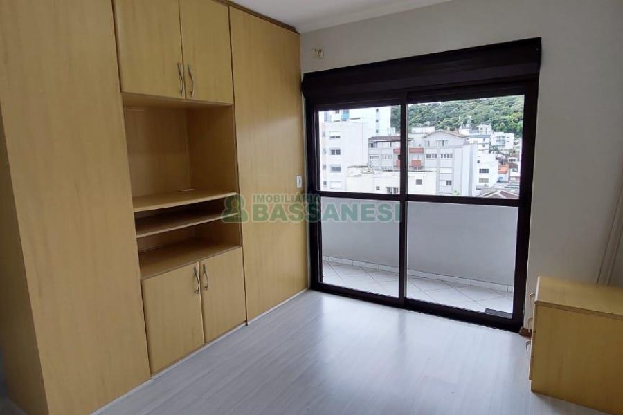 Apartamento com 141m², 3 dormitórios, 1 vaga, no bairro Centro em Caxias do Sul para Comprar