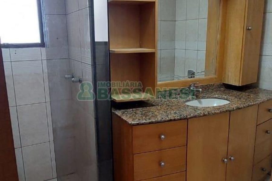 Apartamento com 141m², 3 dormitórios, 1 vaga, no bairro Centro em Caxias do Sul para Comprar