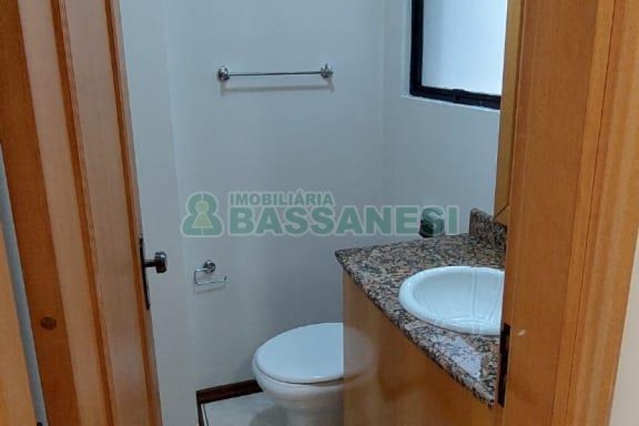 Apartamento com 141m², 3 dormitórios, 1 vaga, no bairro Centro em Caxias do Sul para Comprar